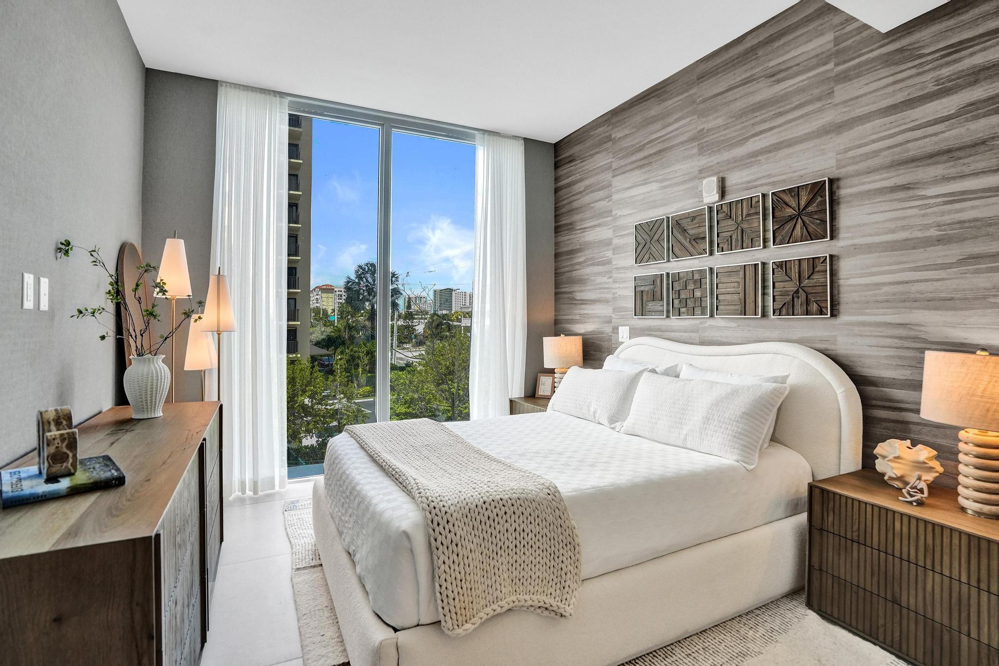 Entourage in the Sun - Residential