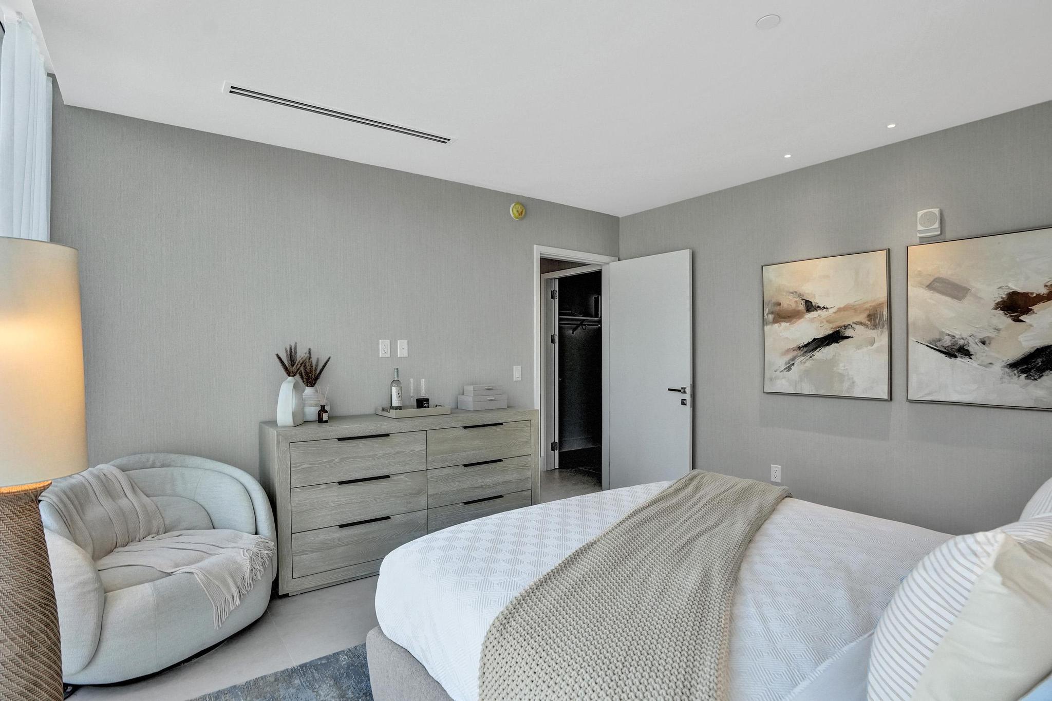 Entourage in the Sun - Residential