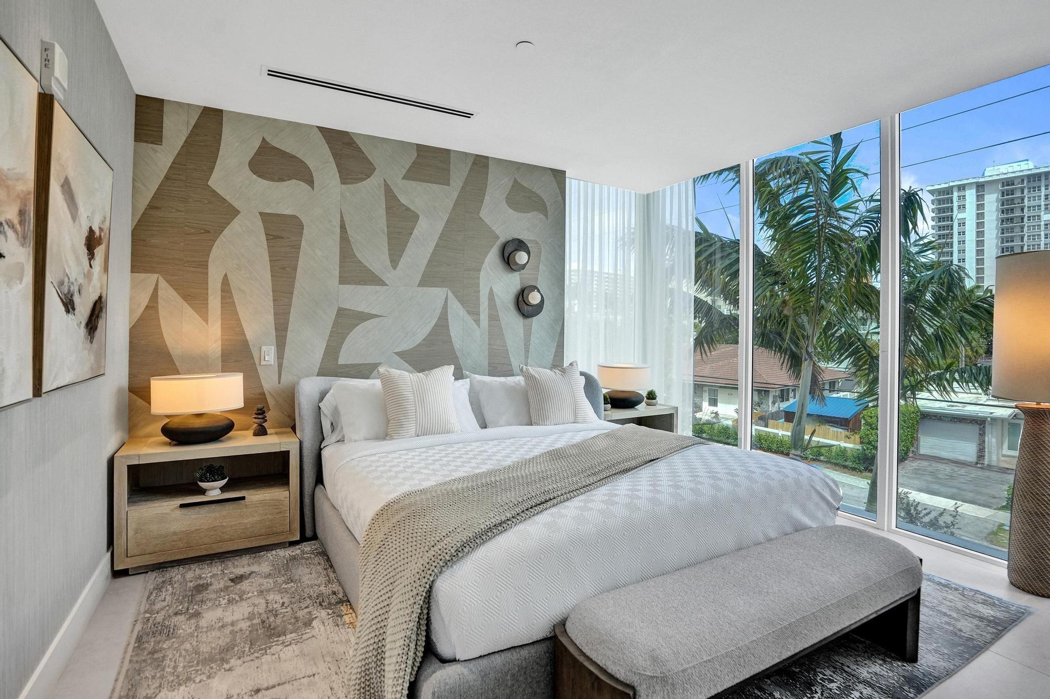 Entourage in the Sun - Residential