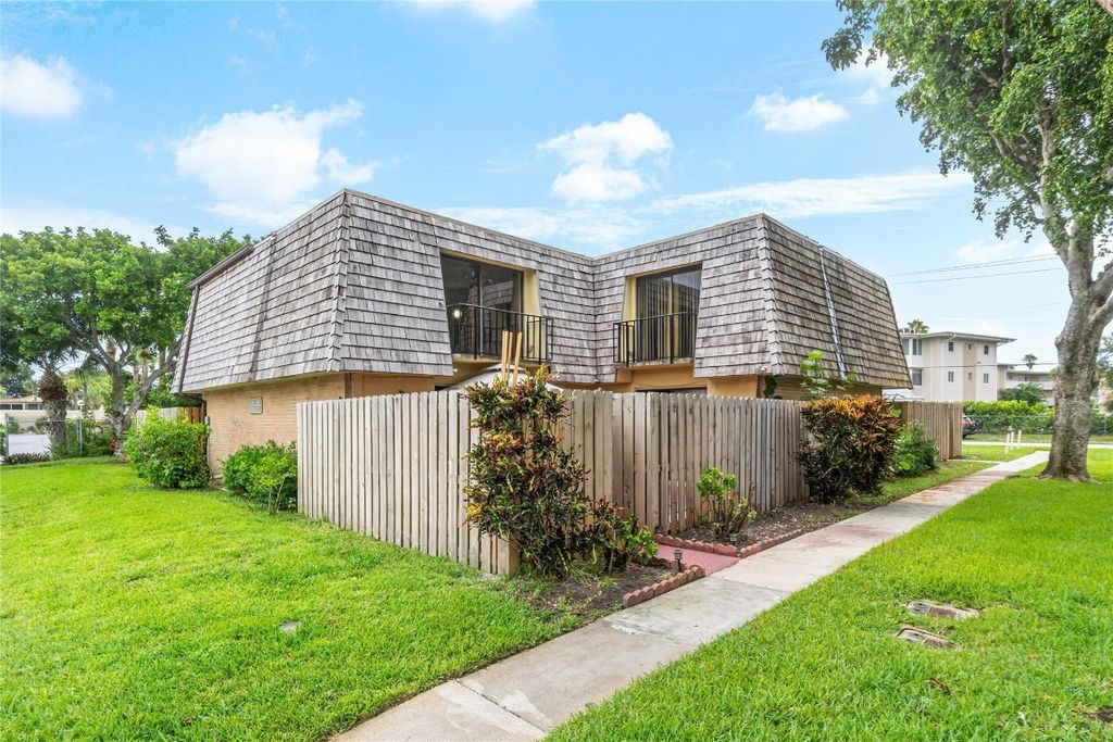 Photo of 216 Lake Arbor Drive, Palm Springs, FL 33461 (MLS # F10456754)