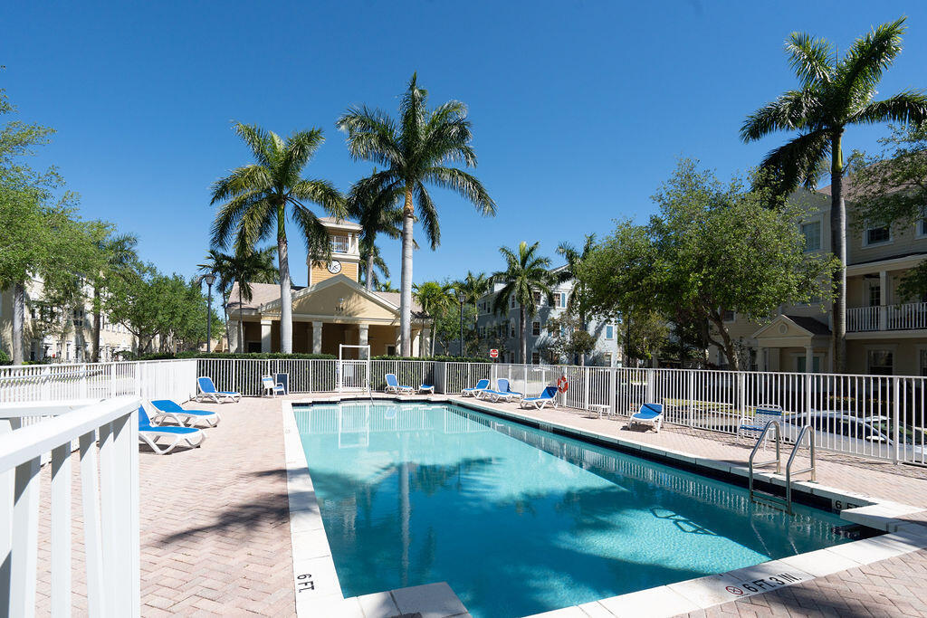 SANDPIPER COVE AT BOTANICA CONDO - Residential