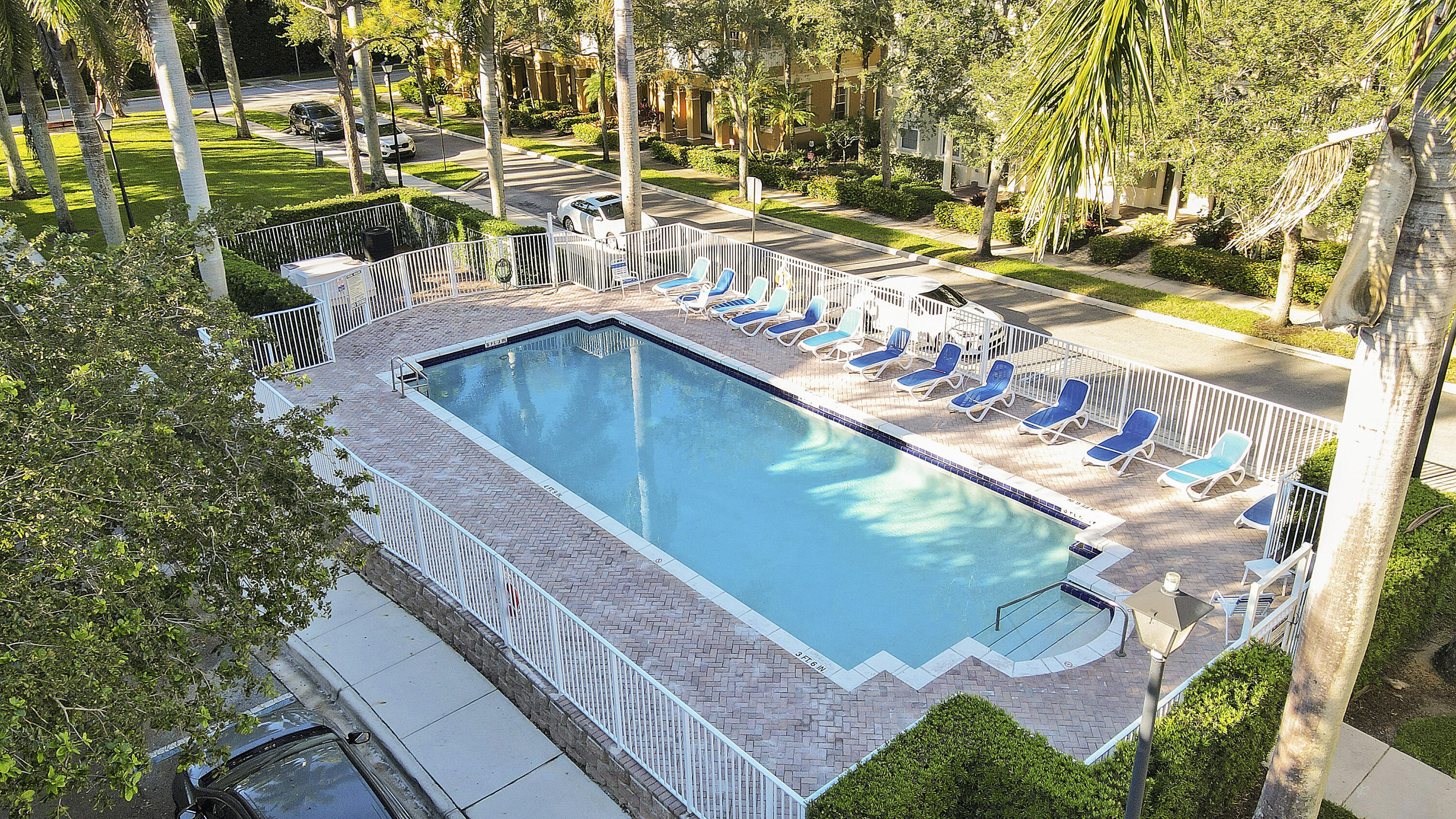 SANDPIPER COVE AT BOTANICA CONDO - Residential