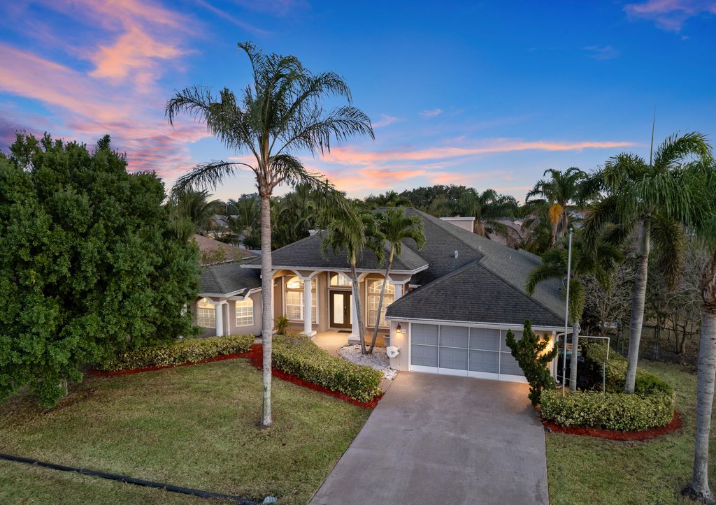 Photo of 598 SW Baoy Avenue, Port Saint Lucie, FL 34953 (MLS # R10996169)