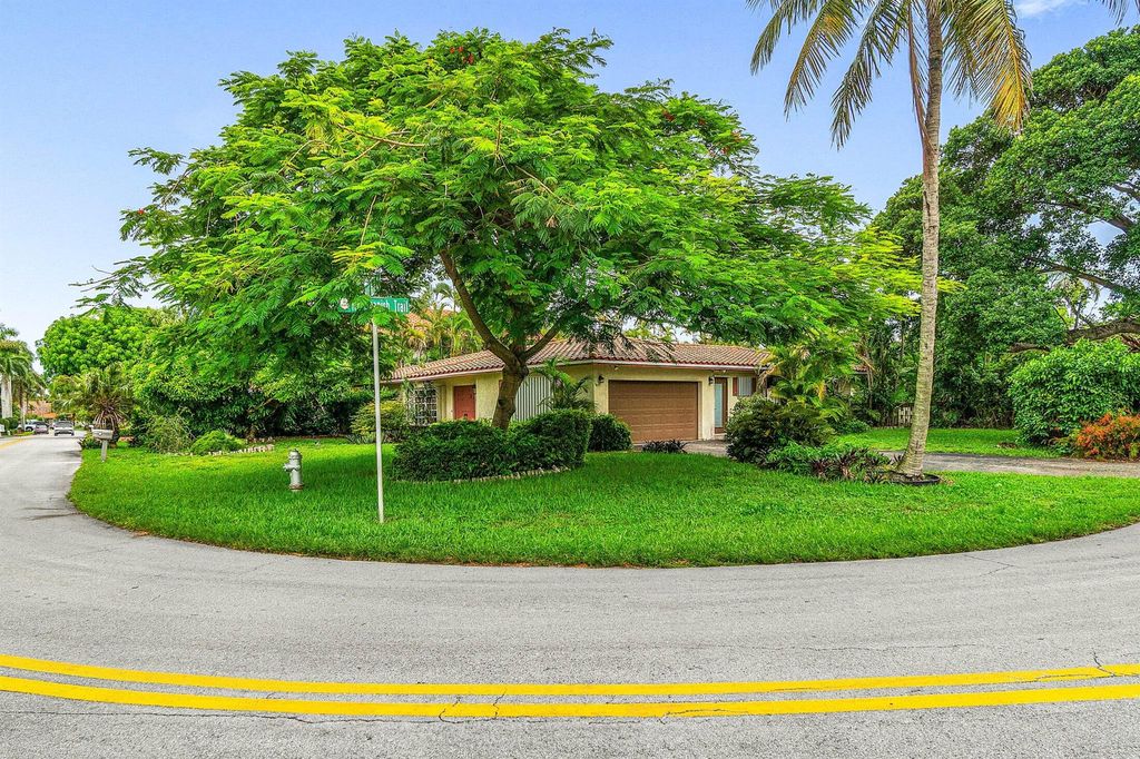 Photo of 706 Marble Way, Boca Raton, FL 33432 (MLS # R11108257)