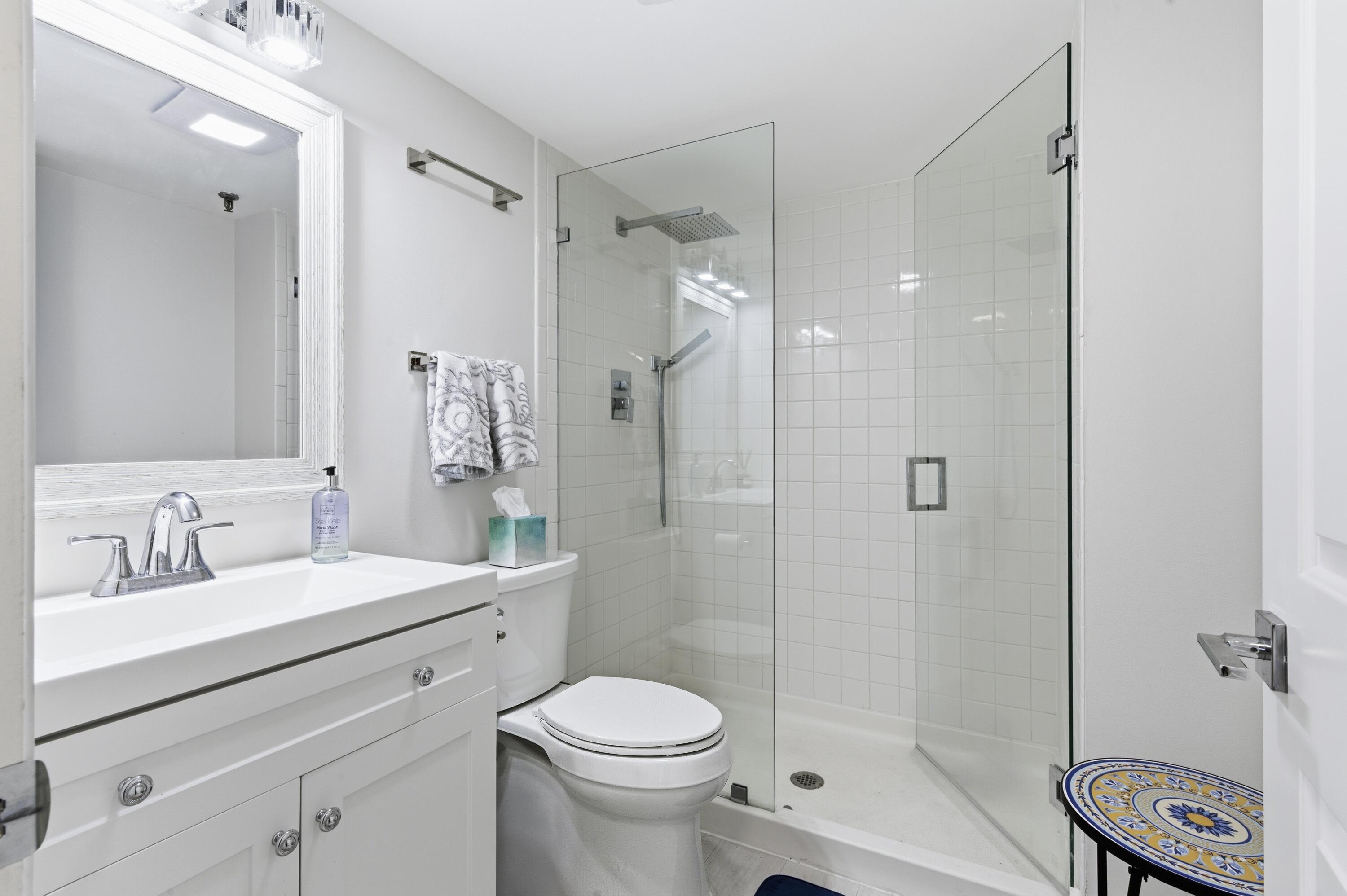 HIDDEN HARBOUR OF THE PALM BEACHES CONDO - Residential Lease