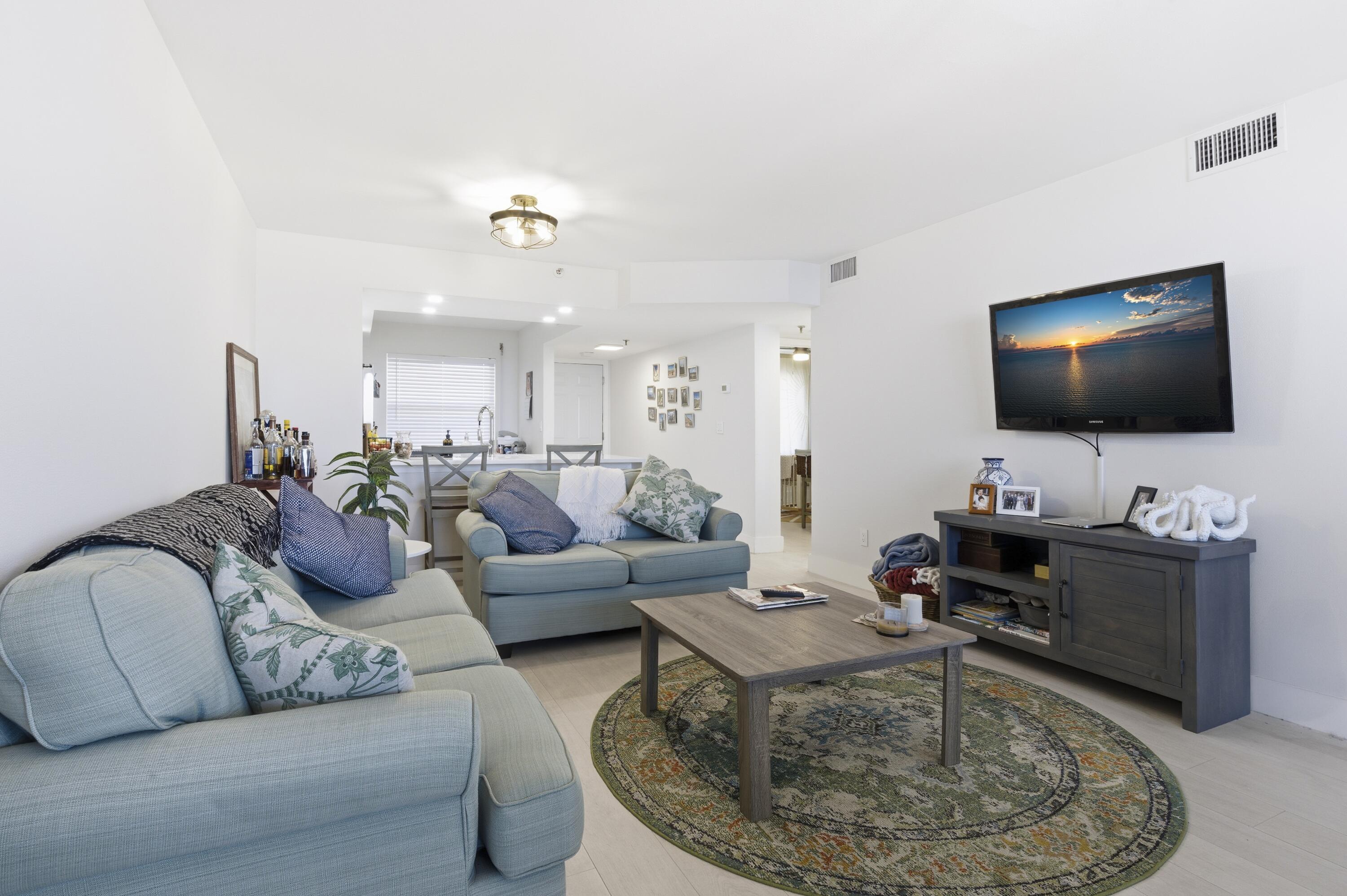 HIDDEN HARBOUR OF THE PALM BEACHES CONDO - Residential Lease