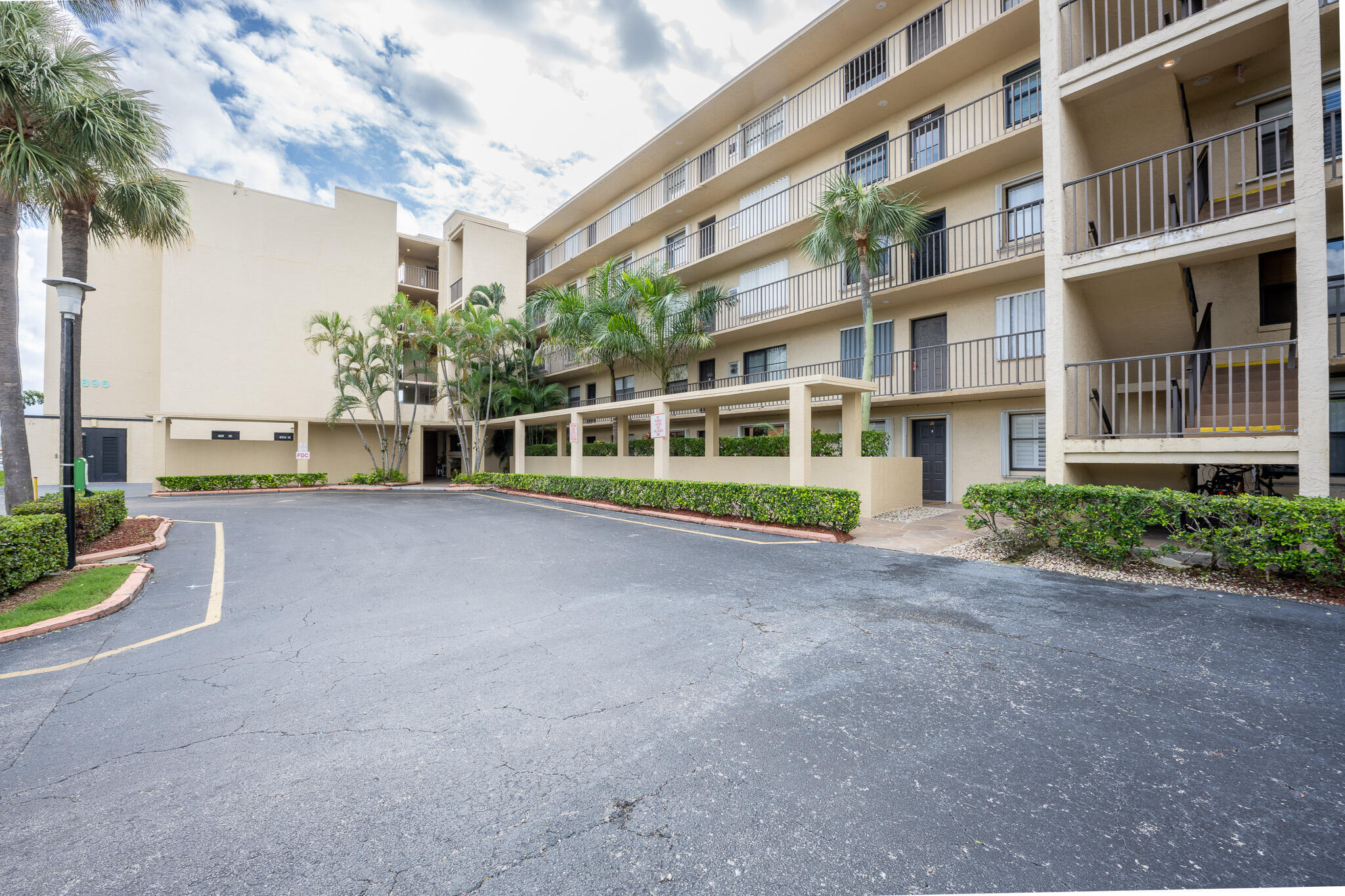 HIDDEN HARBOUR OF THE PALM BEACHES CONDO - Residential Lease