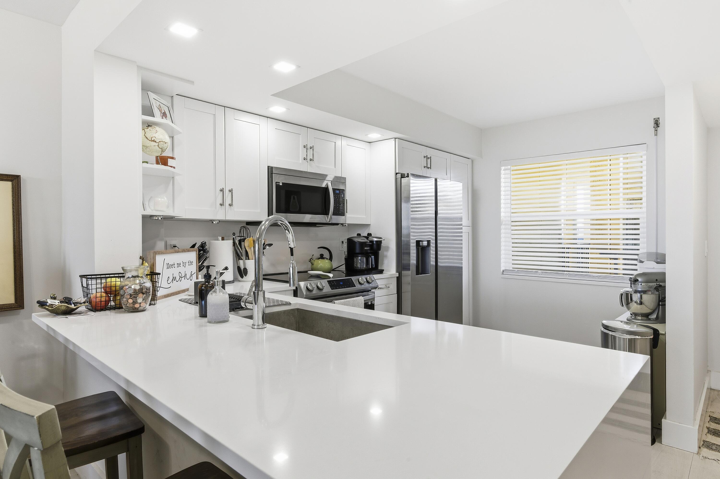 HIDDEN HARBOUR OF THE PALM BEACHES CONDO - Residential Lease