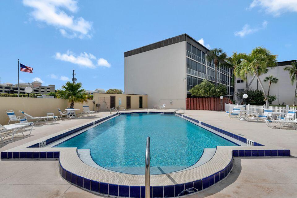 HIDDEN HARBOUR OF THE PALM BEACHES CONDO - Residential Lease