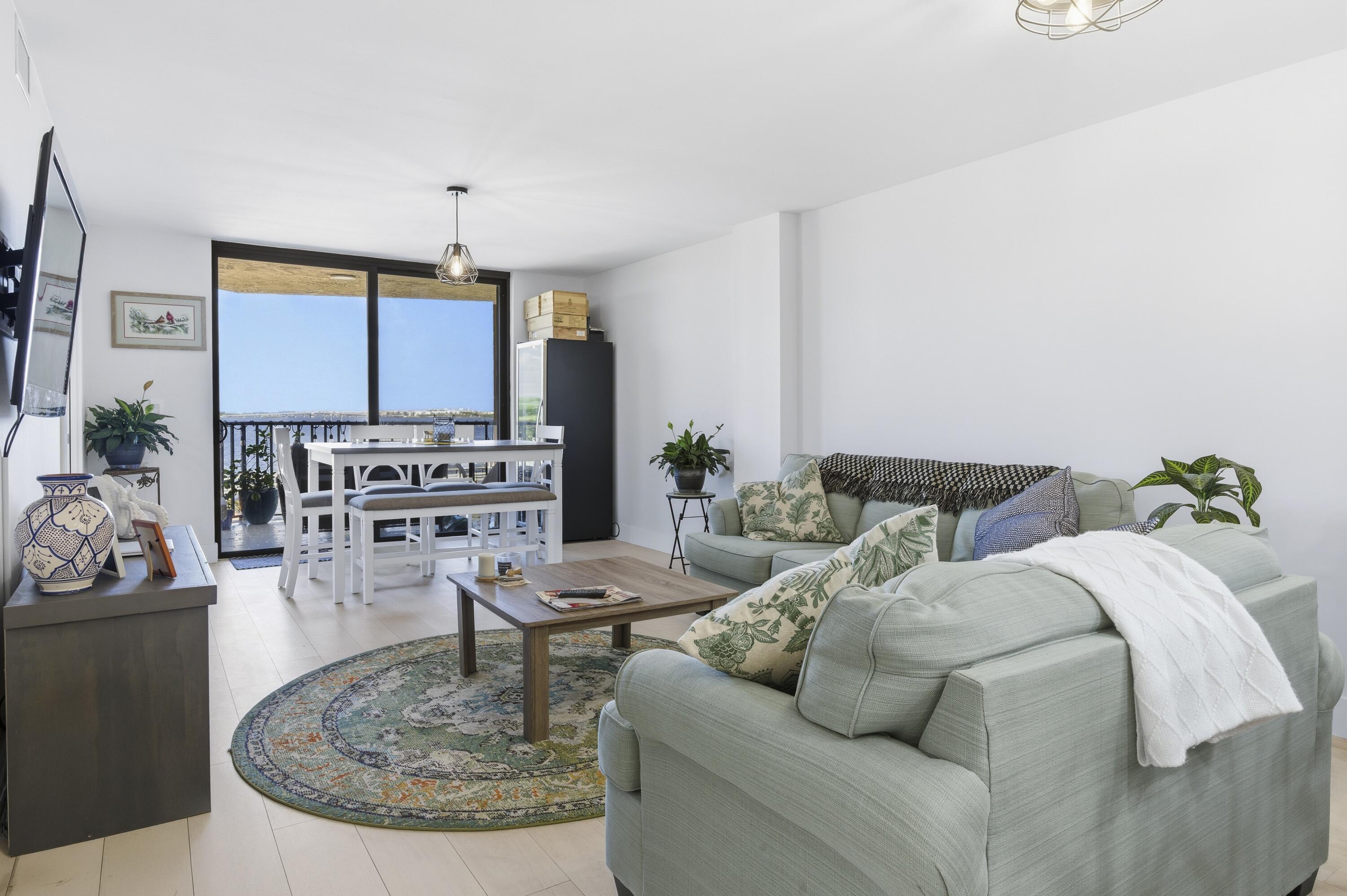 HIDDEN HARBOUR OF THE PALM BEACHES CONDO - Residential Lease