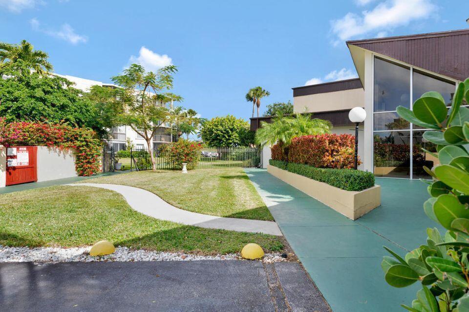 HIDDEN HARBOUR OF THE PALM BEACHES CONDO - Residential Lease