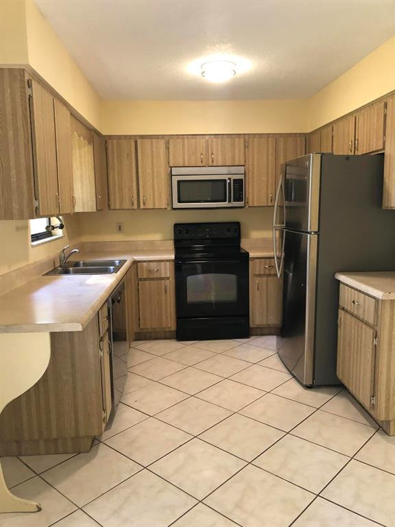 LAKEWOOD PARK UNIT 7 - Residential Lease