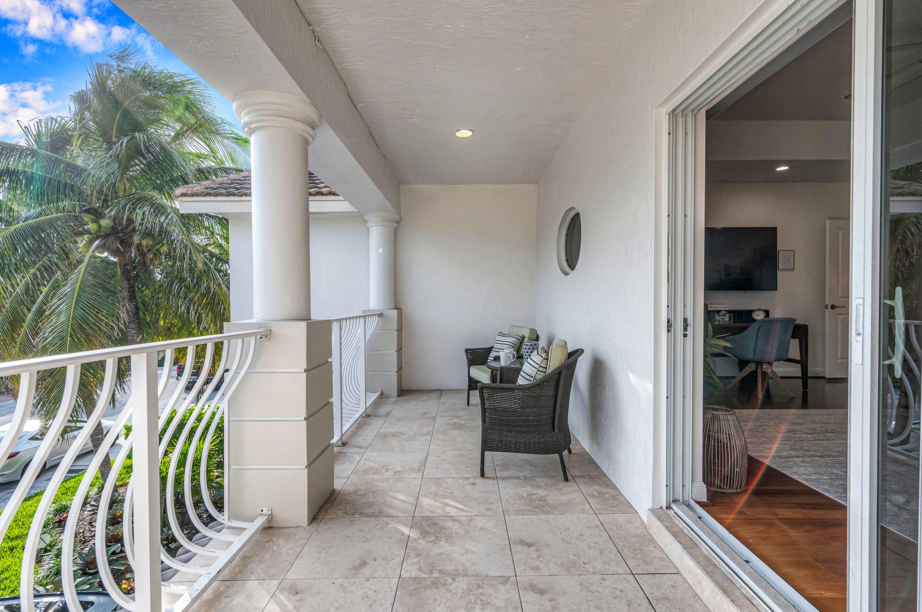 LAS OLAS BY THE SEA EXT - Residential