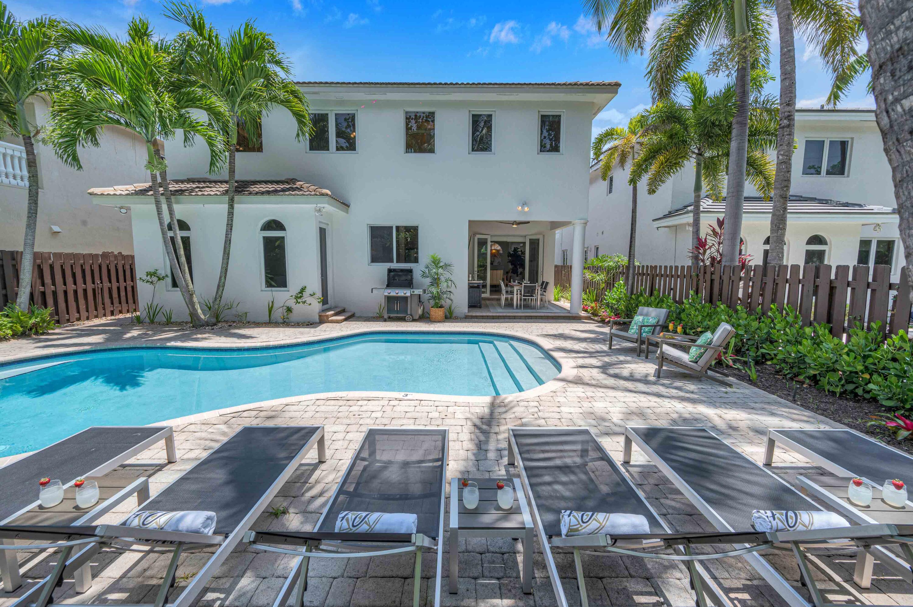 LAS OLAS BY THE SEA EXT - Residential