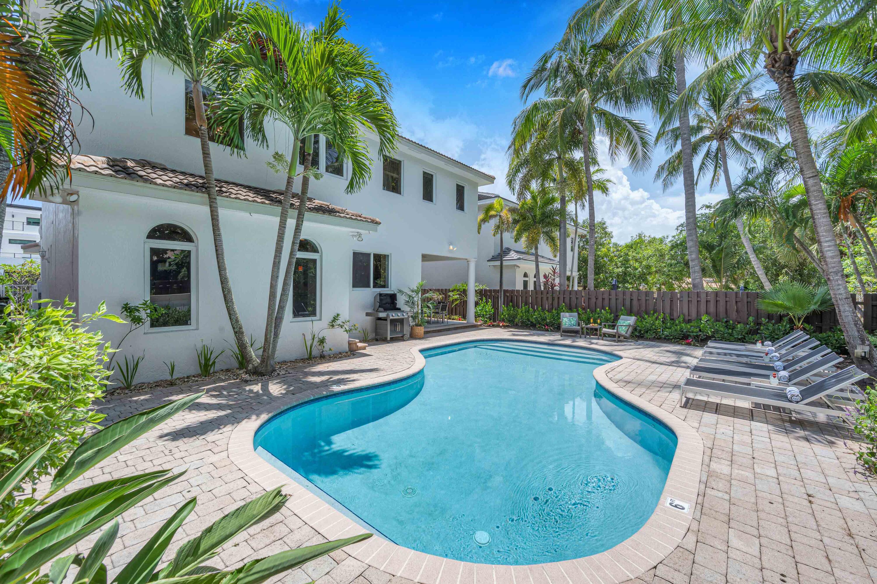 LAS OLAS BY THE SEA EXT - Residential