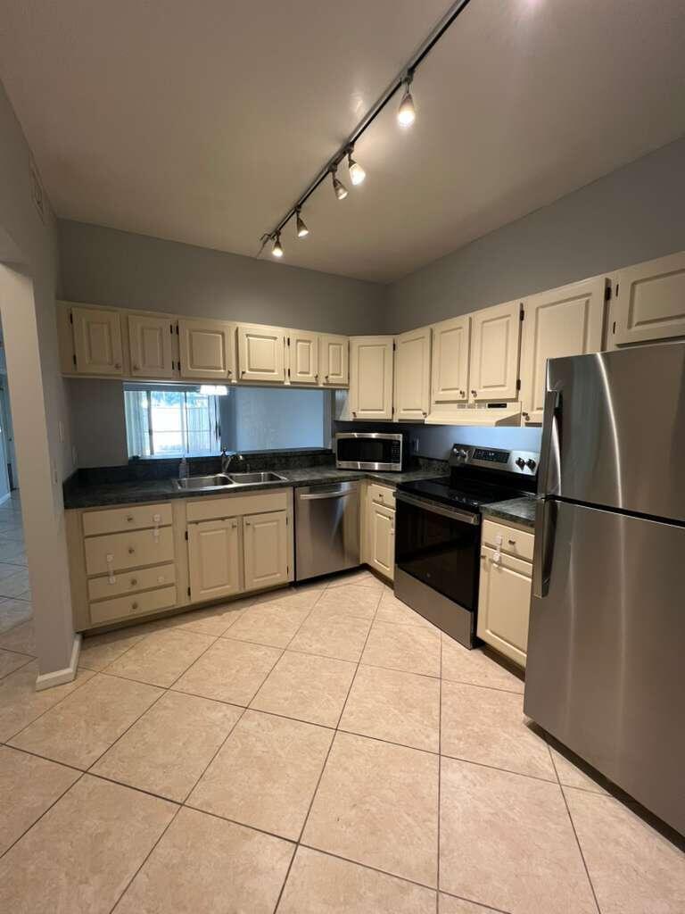 MEADOWBROOK AT PGA CONDO - Residential