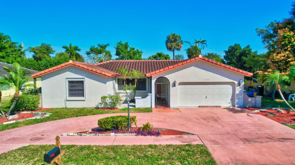 Photo of 7011 San Sebastian Circle, Boca Raton, FL 33433 (MLS # R10875589)