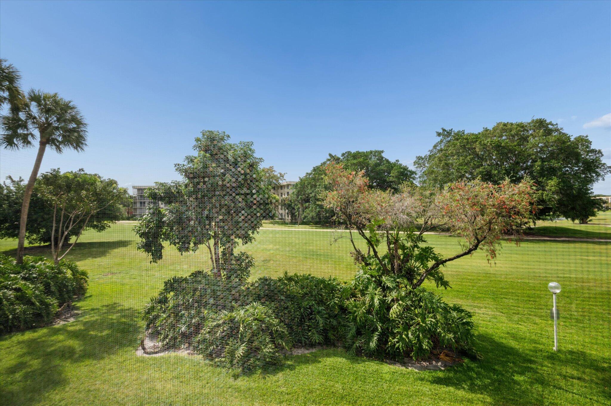 VIZCAYA TOWERS AT PALM-AIRE - Residential