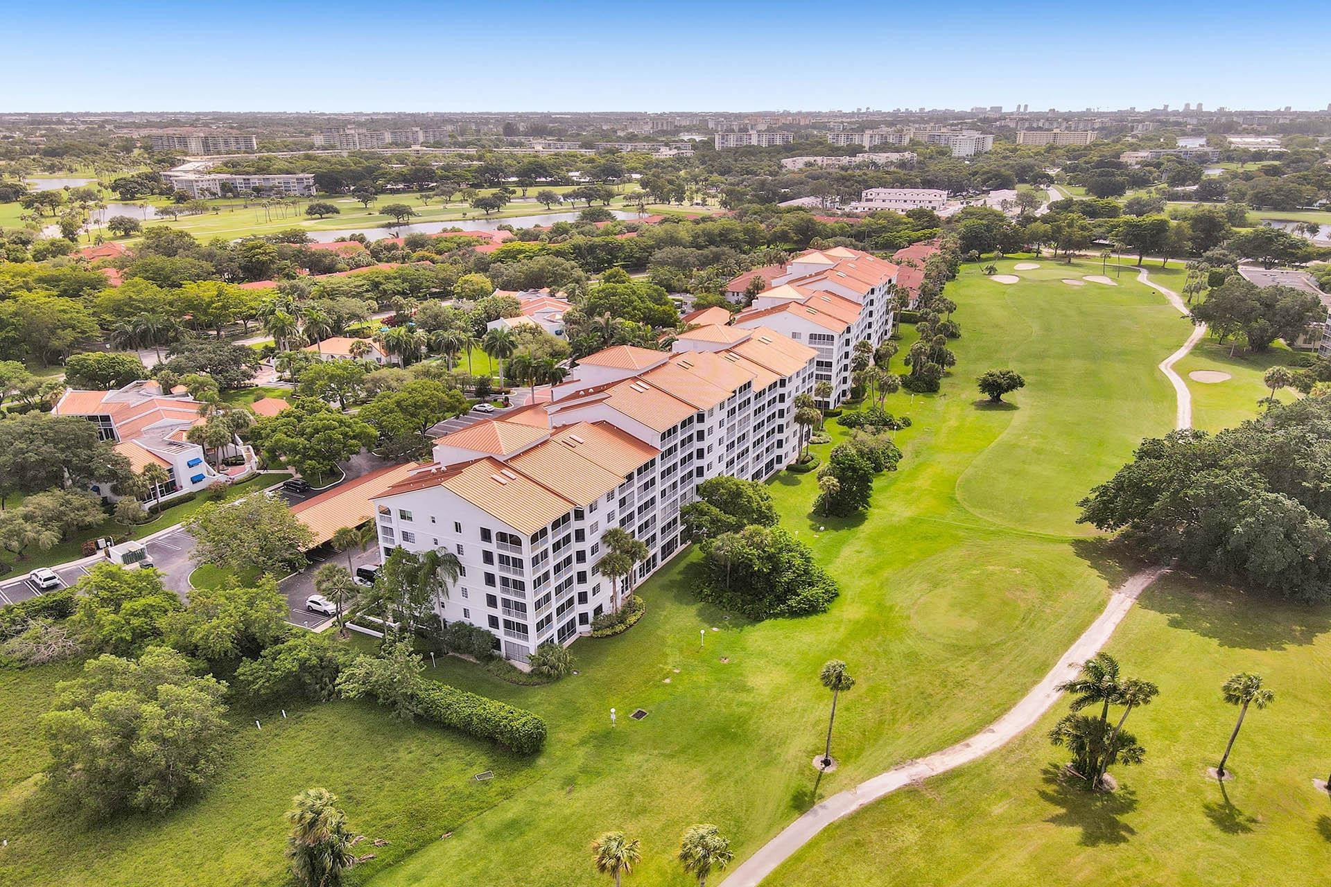 VIZCAYA TOWERS AT PALM-AIRE - Residential