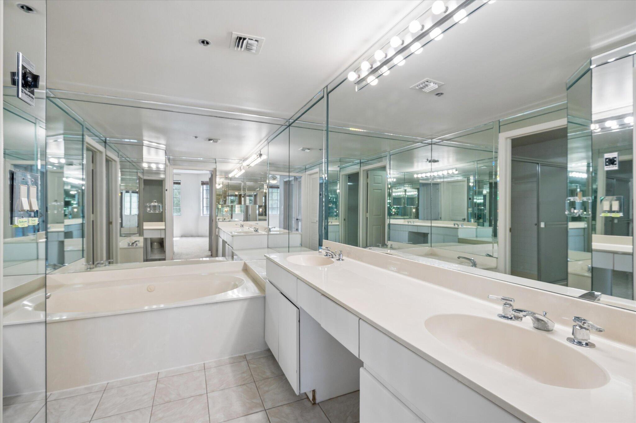 VIZCAYA TOWERS AT PALM-AIRE - Residential