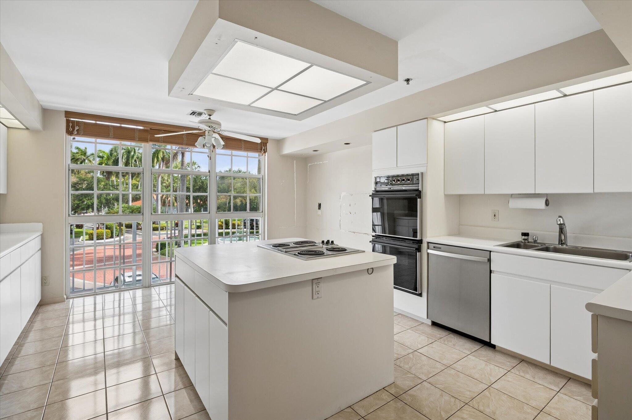 VIZCAYA TOWERS AT PALM-AIRE - Residential