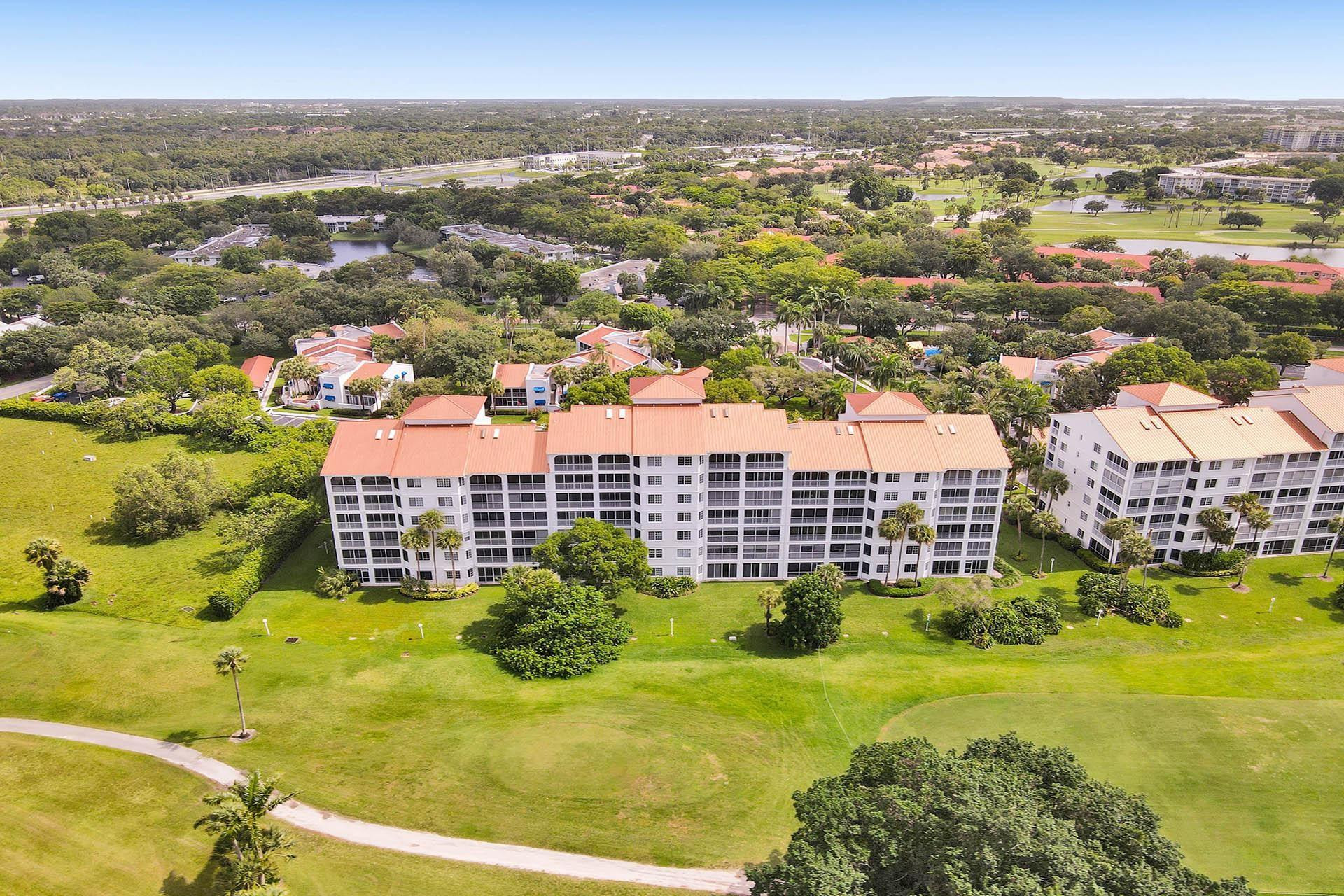 VIZCAYA TOWERS AT PALM-AIRE - Residential