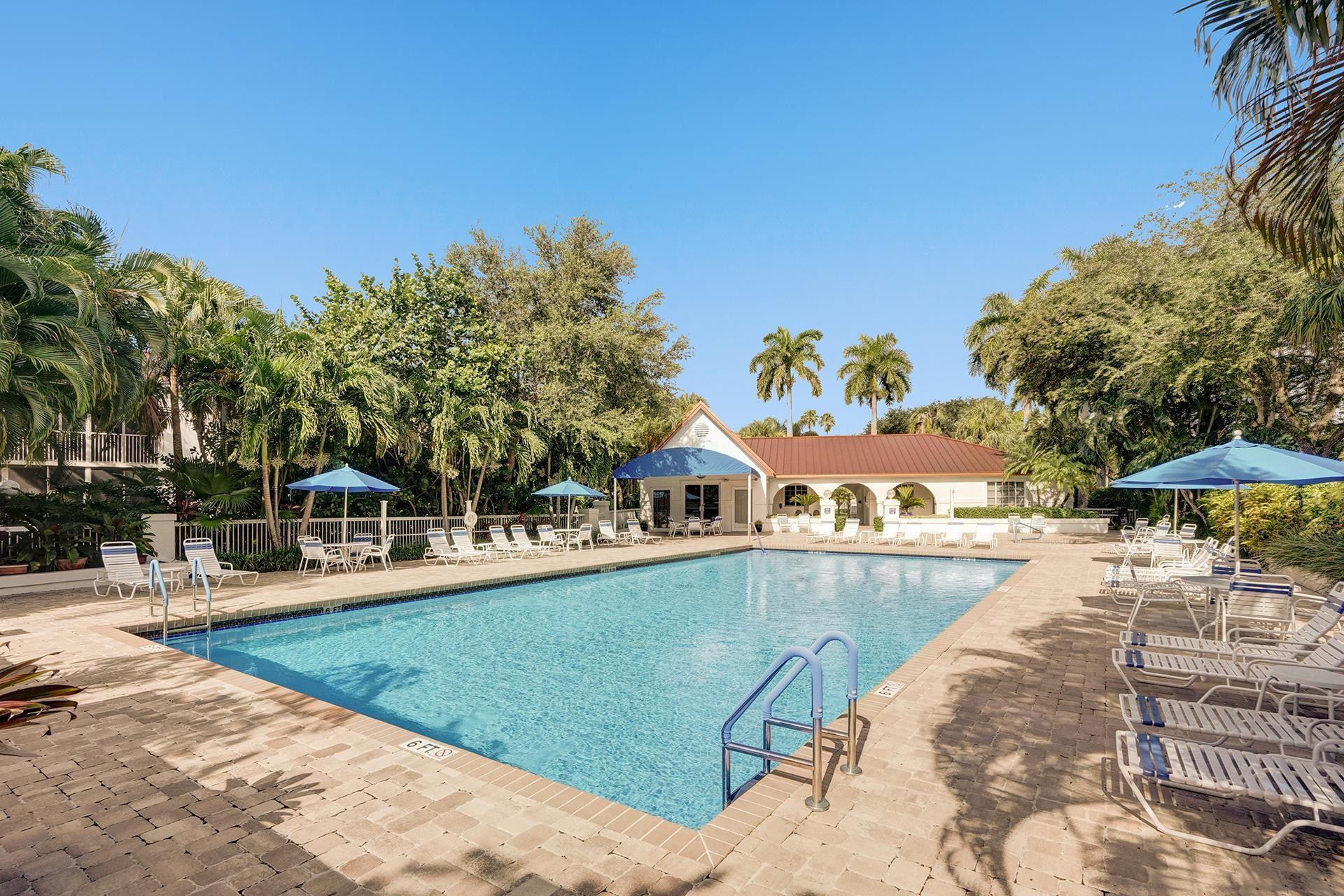VIZCAYA TOWERS AT PALM-AIRE - Residential