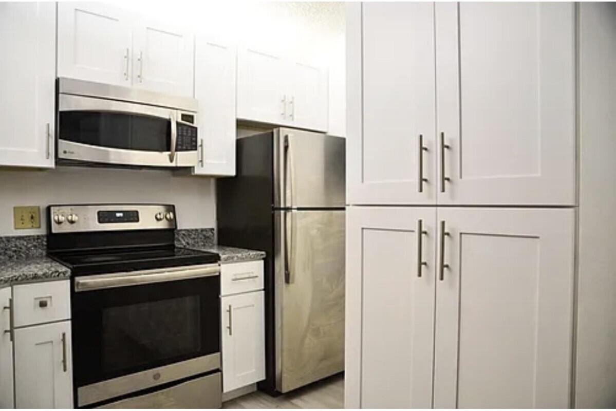 CHARTER CLUB OF PALM BEAC - Residential Lease