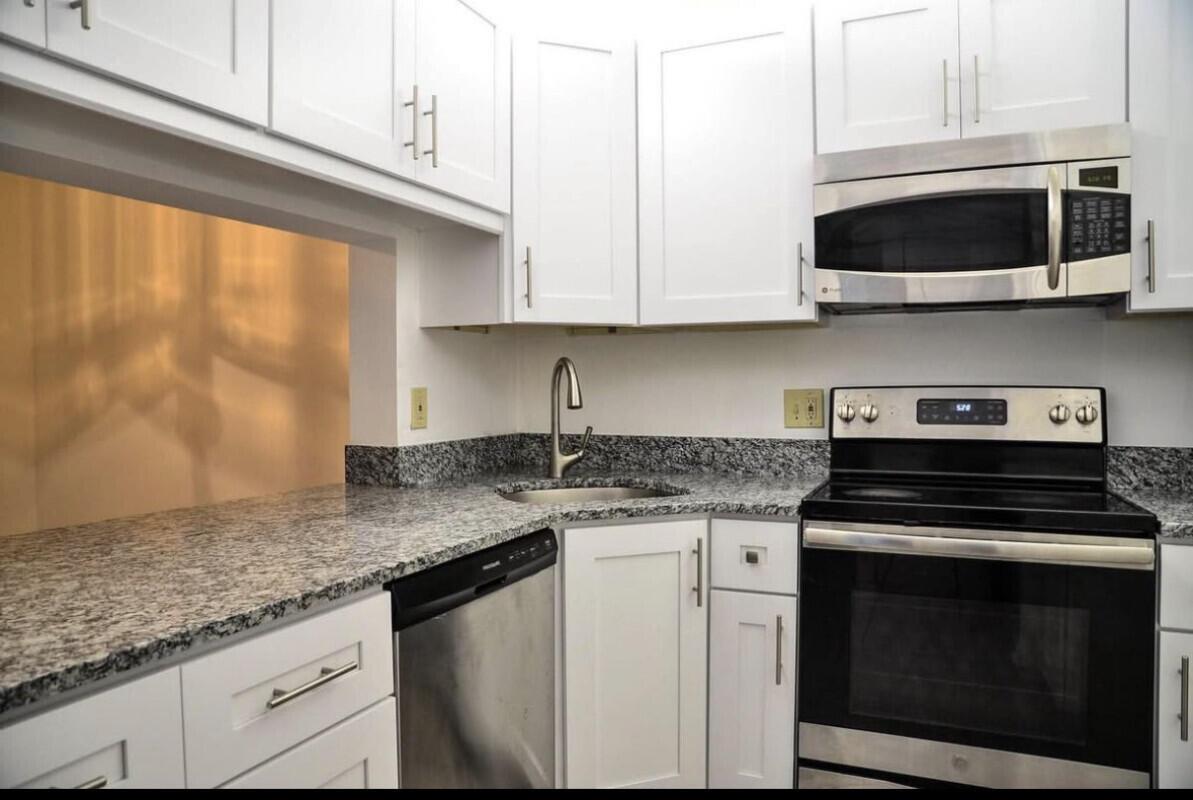 CHARTER CLUB OF PALM BEAC - Residential Lease