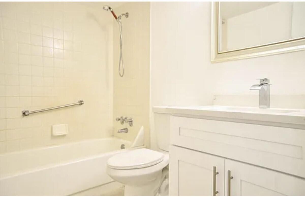 CHARTER CLUB OF PALM BEAC - Residential Lease