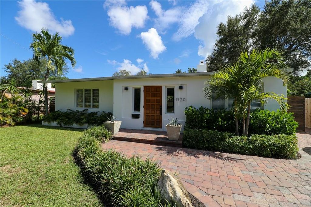 Photo of 1720 SW 13th St, Fort Lauderdale, FL 33312 (MLS # F10479307)