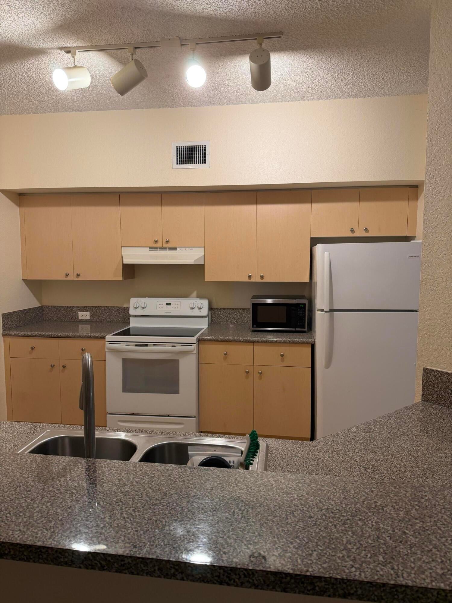 350 Crestwood Circle 308