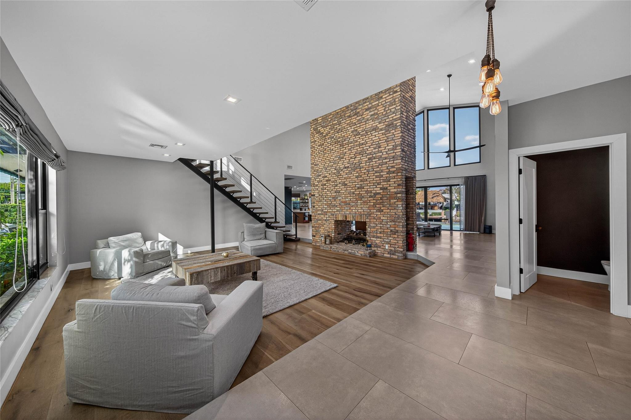 VENETIAN ISLES 2ND SEC - Residential