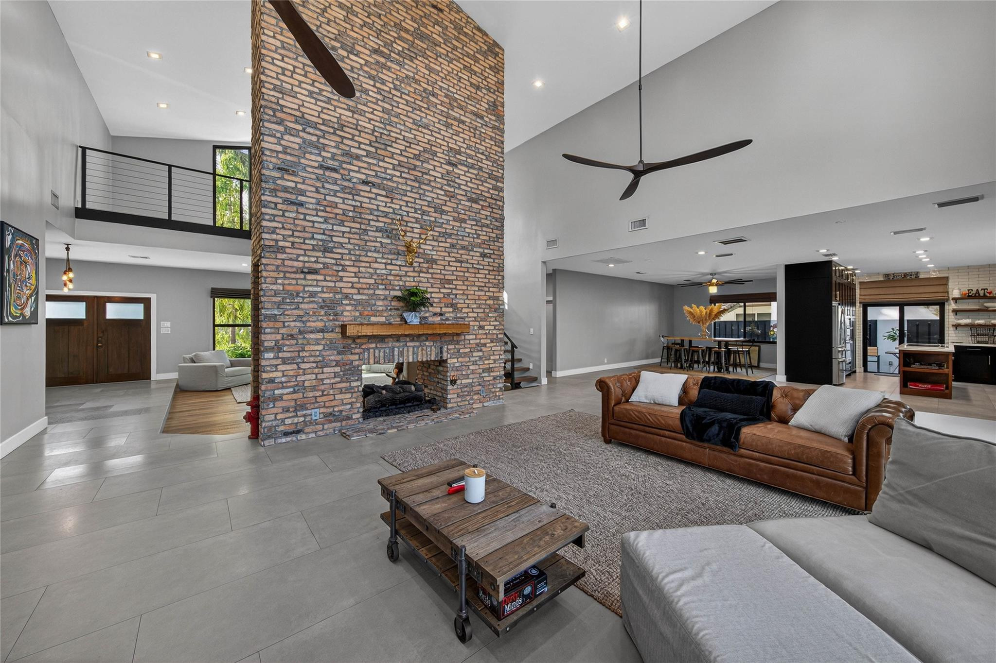 VENETIAN ISLES 2ND SEC - Residential