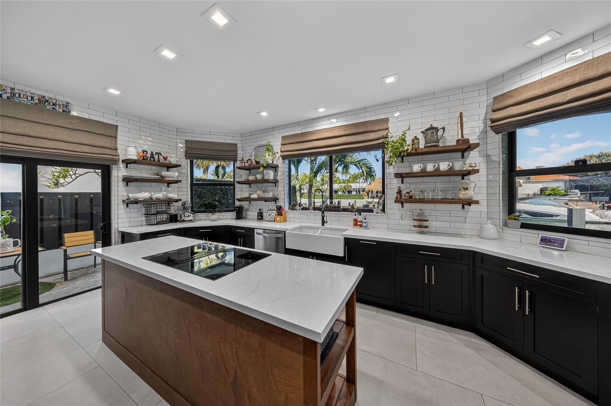 VENETIAN ISLES 2ND SEC - Residential