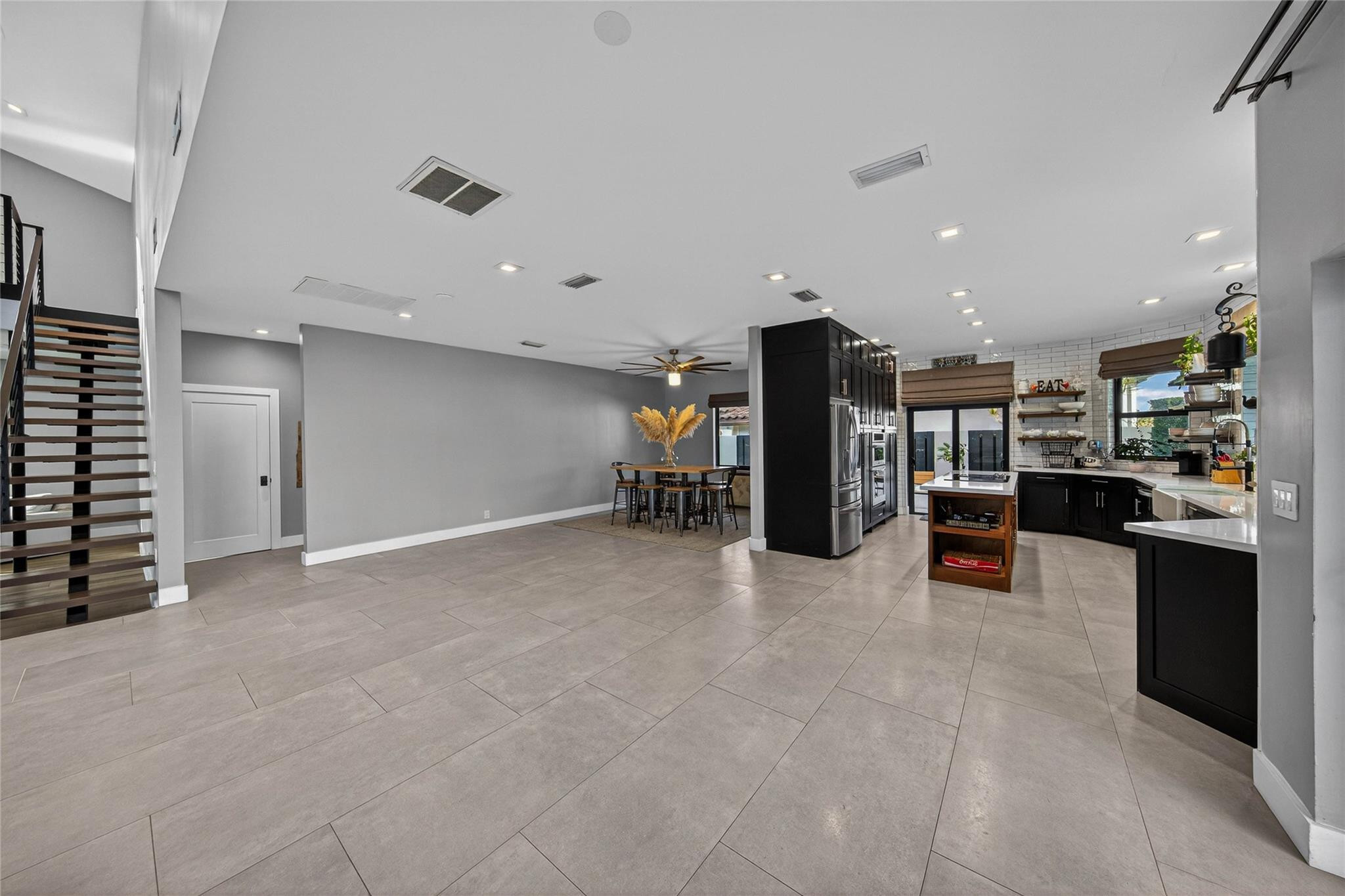 VENETIAN ISLES 2ND SEC - Residential