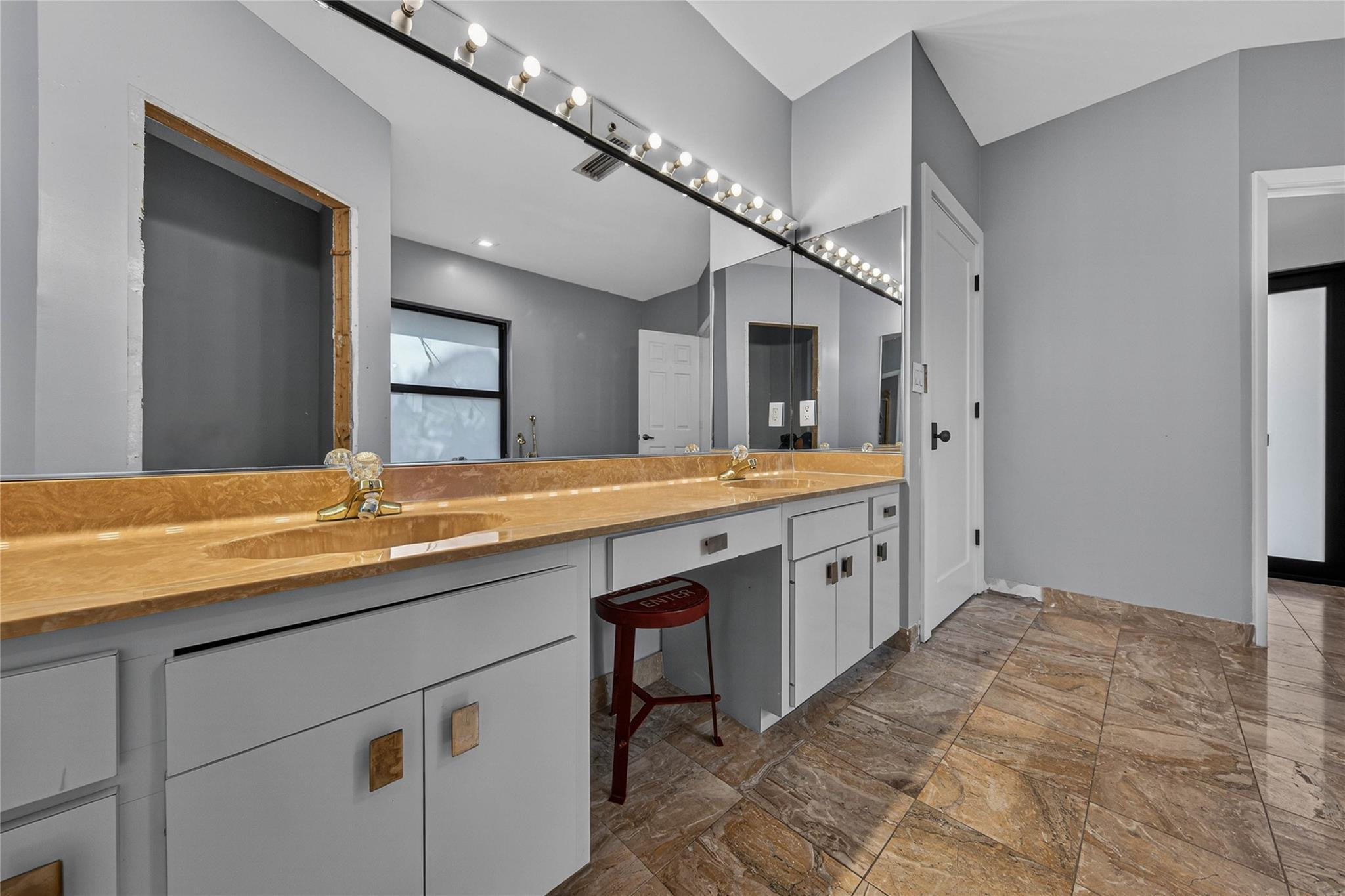 VENETIAN ISLES 2ND SEC - Residential