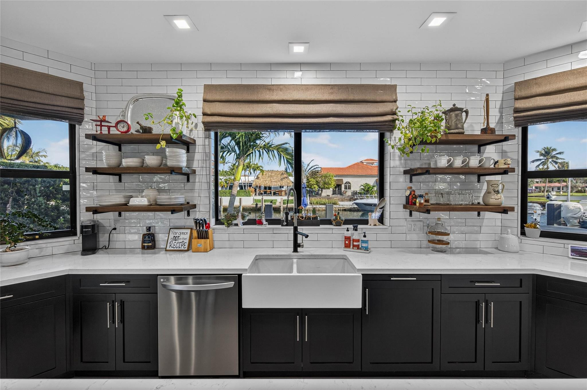 VENETIAN ISLES 2ND SEC - Residential