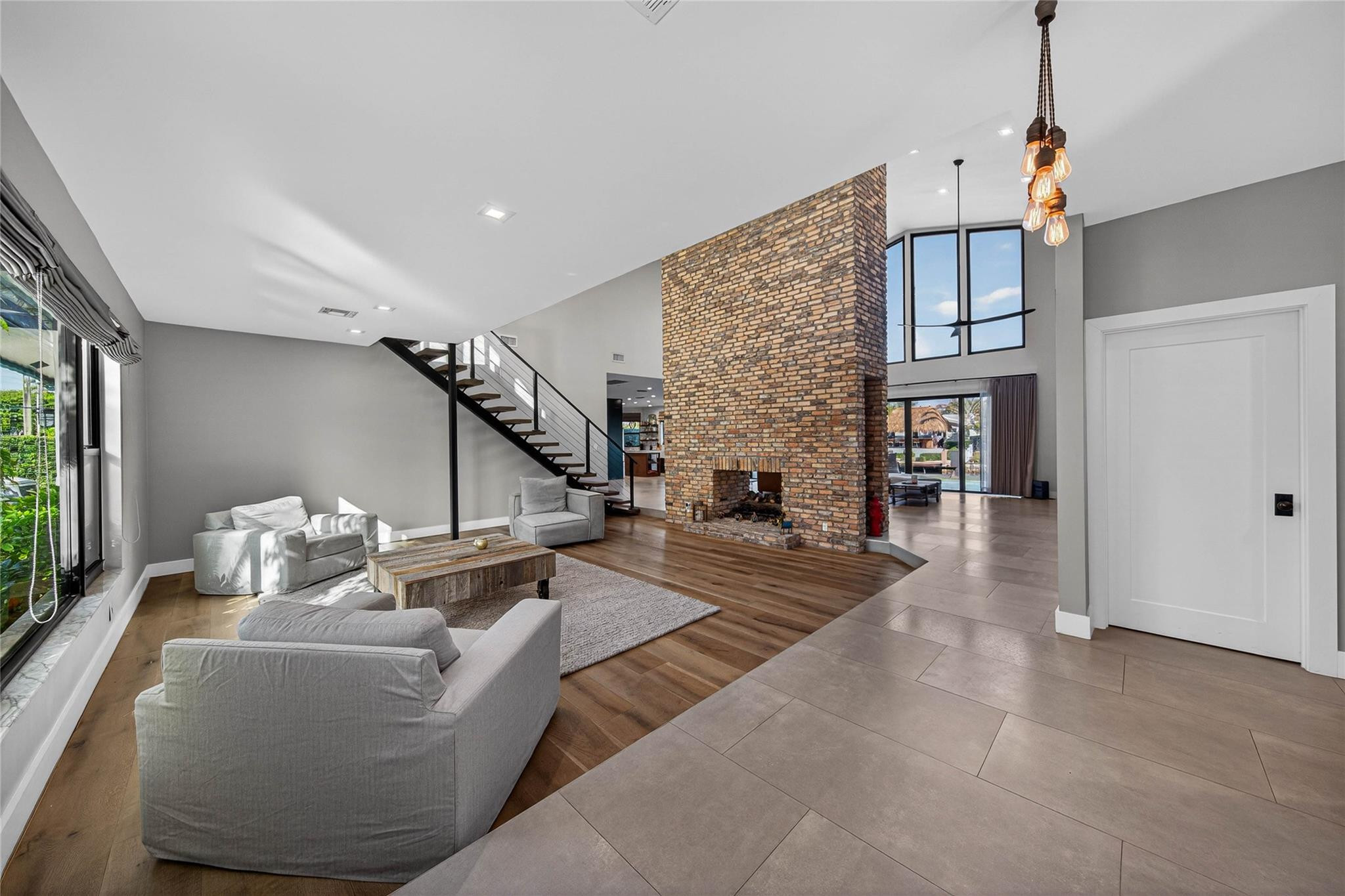 VENETIAN ISLES 2ND SEC - Residential