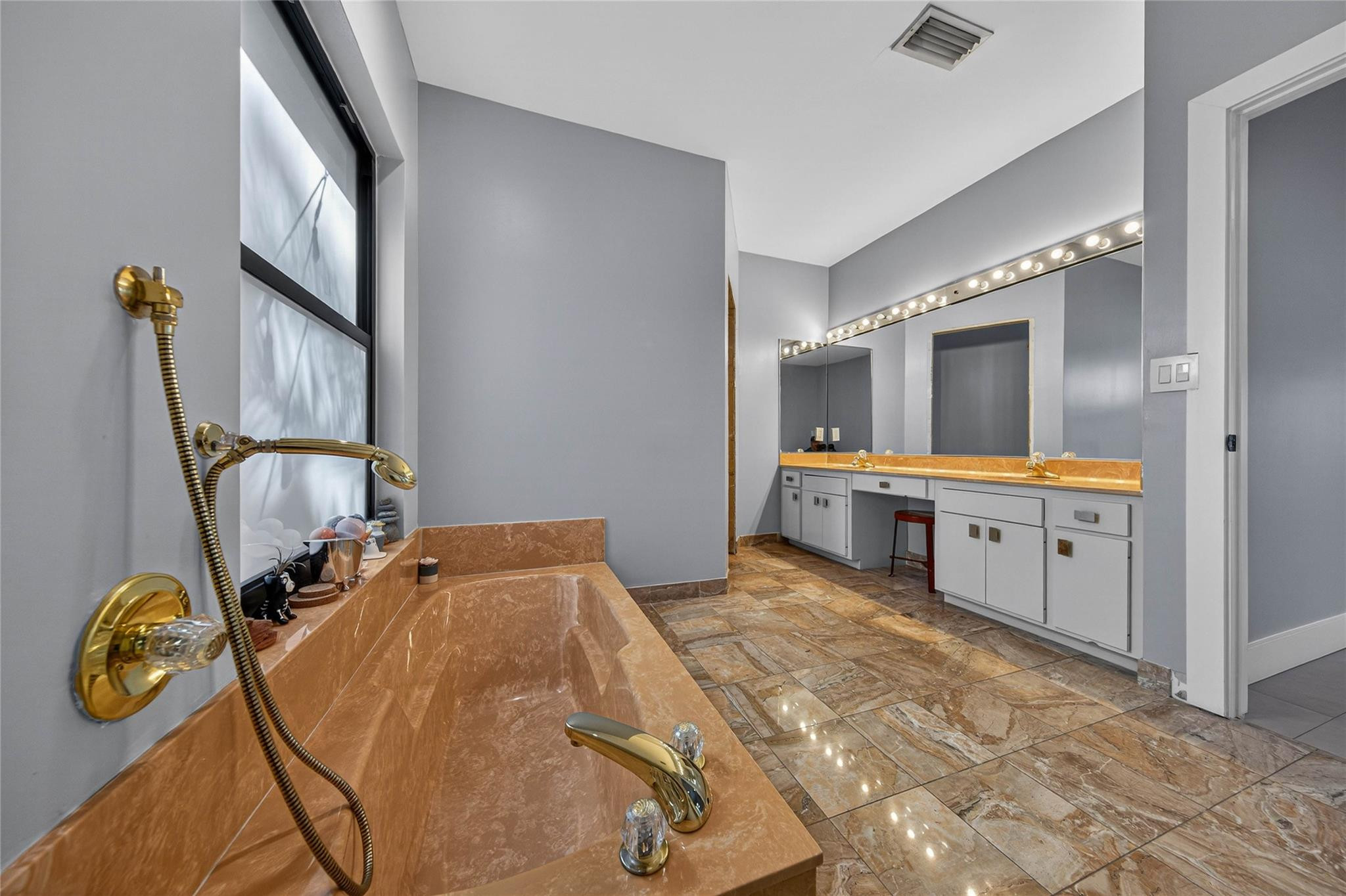 VENETIAN ISLES 2ND SEC - Residential