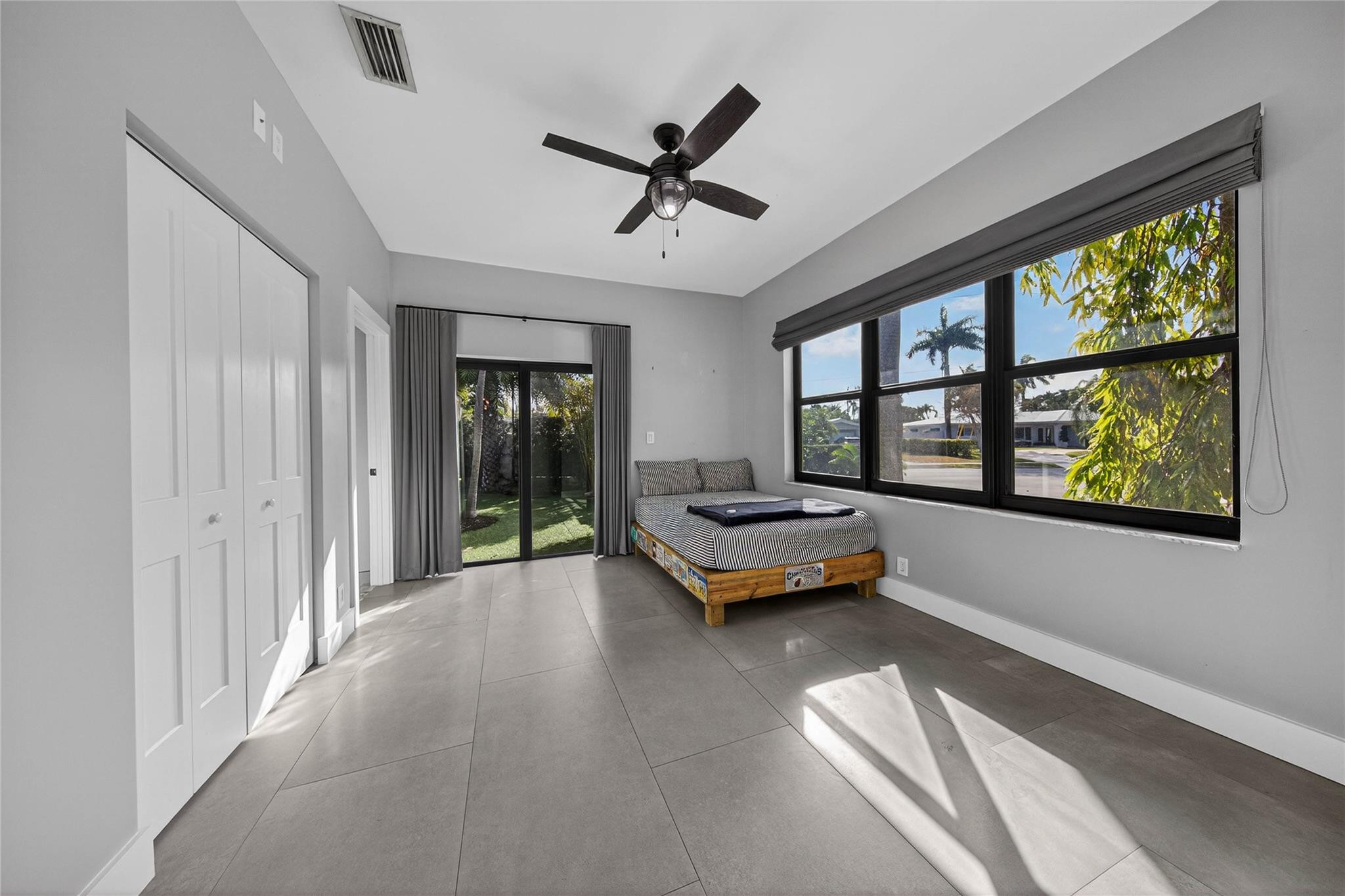 VENETIAN ISLES 2ND SEC - Residential