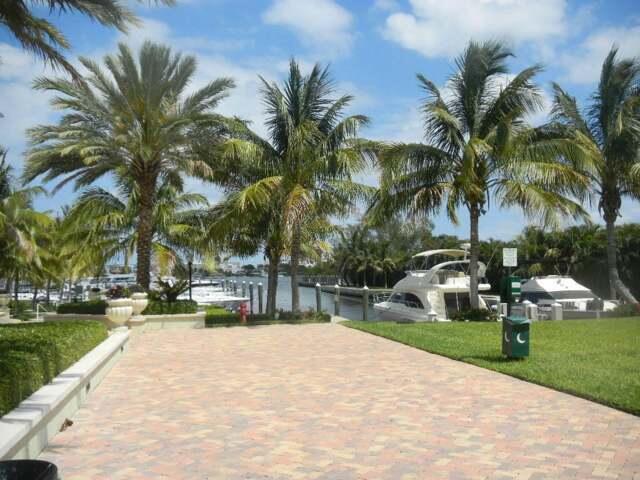 MOORINGS AT LANTANA CONDO - Residential