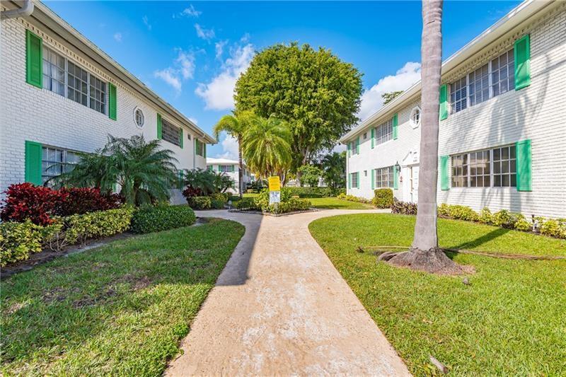 Amazing 1BD 1BA apartment in Fort Lauderdale! Cozy, first floor unit featuring a spacious living room, large bedroom with walk-in closet and an updated bath. ALL AGES WELCOMED. Conveniently located in Georgian Court Apartments, a complex within the desirable Imperial Point neighborhood. Just minutes away from the Beach, Lauderdale-by-the-Sea, Anglin's Fishing Pier, as well as local shops and restaurants! Also enjoy the amenities offered including a community pool, clubhouse and BBQ areas.