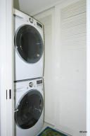 SCRIMSHAW ON THE BAY - Residential