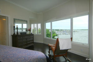 SCRIMSHAW ON THE BAY - Residential