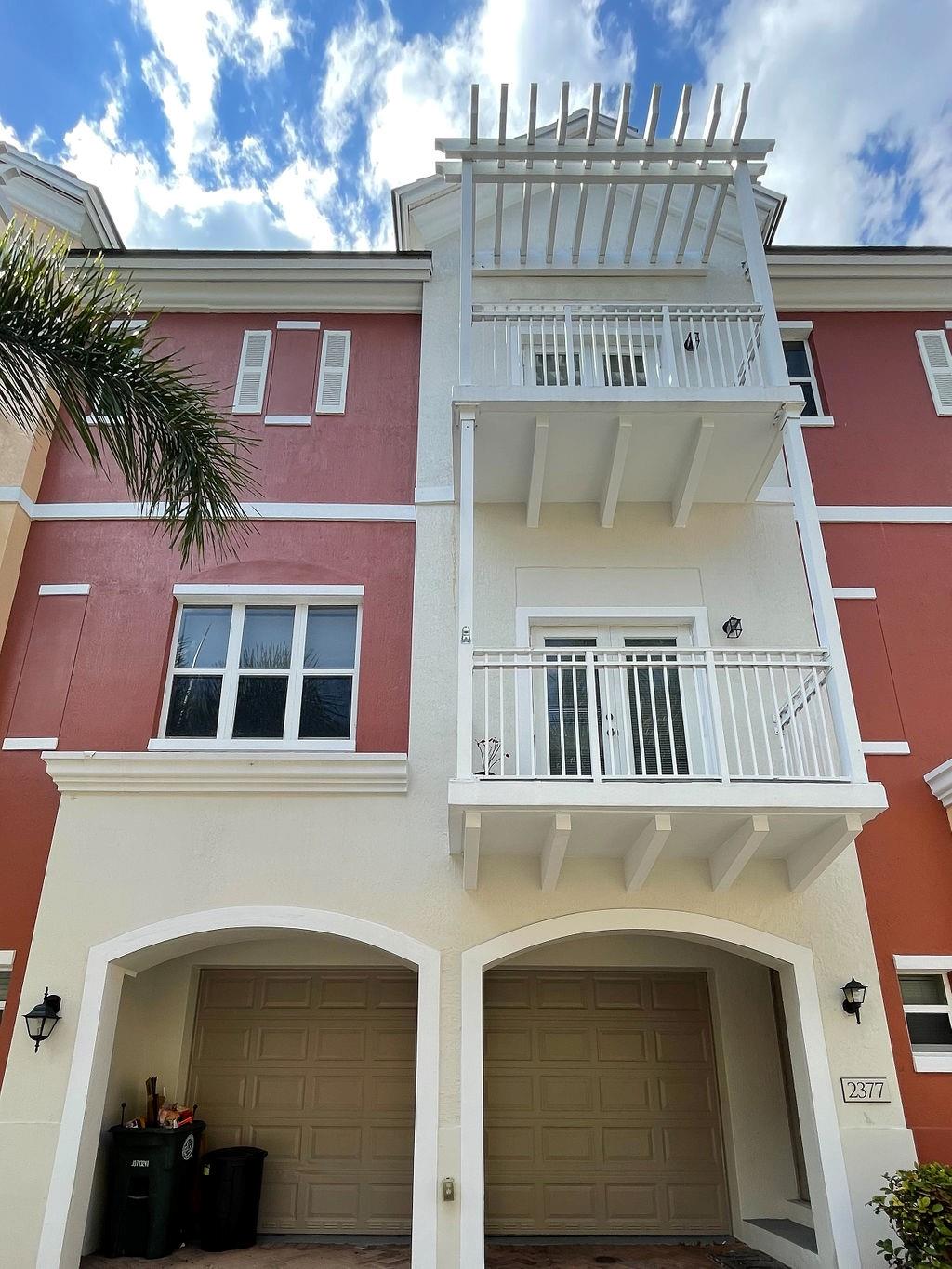 WELCOME TO VINTAGE AT LIGHTHOUSE POINT. A BEAUTIFUL GATED COMMUNITY EAST OF FEDERAL AND SO CLOSE TO EVERYTHING INCLUDING THE BEACH, TURNPIKE EXTENSION AND MORE. WANT FOR NOTHING IN THESE POSH 2 AND 3 BEDROOM TOWN HOMES WITH VARIOUS FLOOR PLANS COMPLETE WITH VOLUME CEILINGS, LARGE AIRY LIVING ROOMS AND KITCHENS WITH THE ONLY THE BEST APPLIANCES AND GRANITE COUNTERS, SPACIOUS BEDROOMS AND BATHS WITH SEPARATE SOAKING TUBS AND GLASS ENCLOSED SHOWERS, HUGE WALK IN CLOSETS, BALCONY'S, SOME WITH ROOFTOP TERRACES, OVER-SIZED 2 CAR GARAGES WITH LARGE LAUNDRY ROOM, COME SEE WHY SO MANY RESIDENTS HAVE CALLED THIS COMMUNITY HOME FOR SEVERAL YEARS. RAPID APPROVAL. $0 HOA APPL! PETS WELCOME! INTERIOR COLORS AND FLOORING VARY. AVALON UNIT FEATURED.