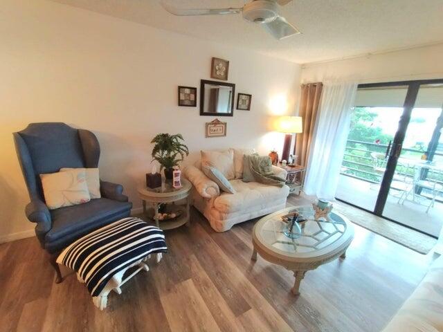 Comfortable 2 bedroom 2 bath condo in a quiet well maintained community. Fully furnished unit in a great location with a pool. Come take advantage of this well priced seasonal rental!