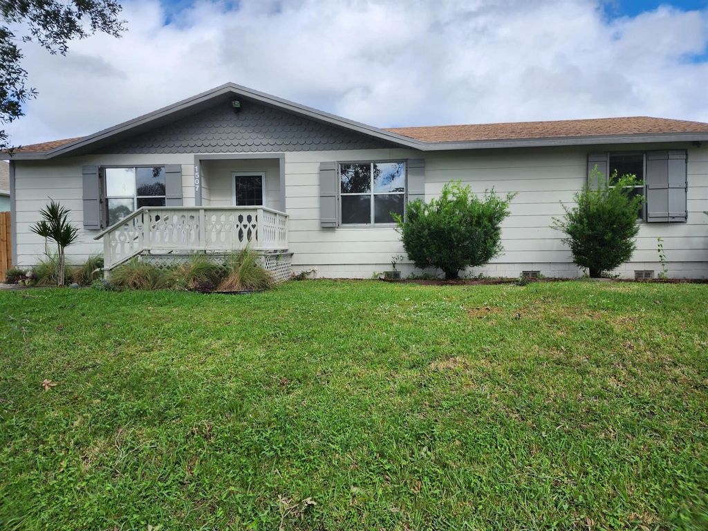 Photo of 1507 SW Silver Lane, Port St Lucie, FL 34953 (MLS # R10901814)