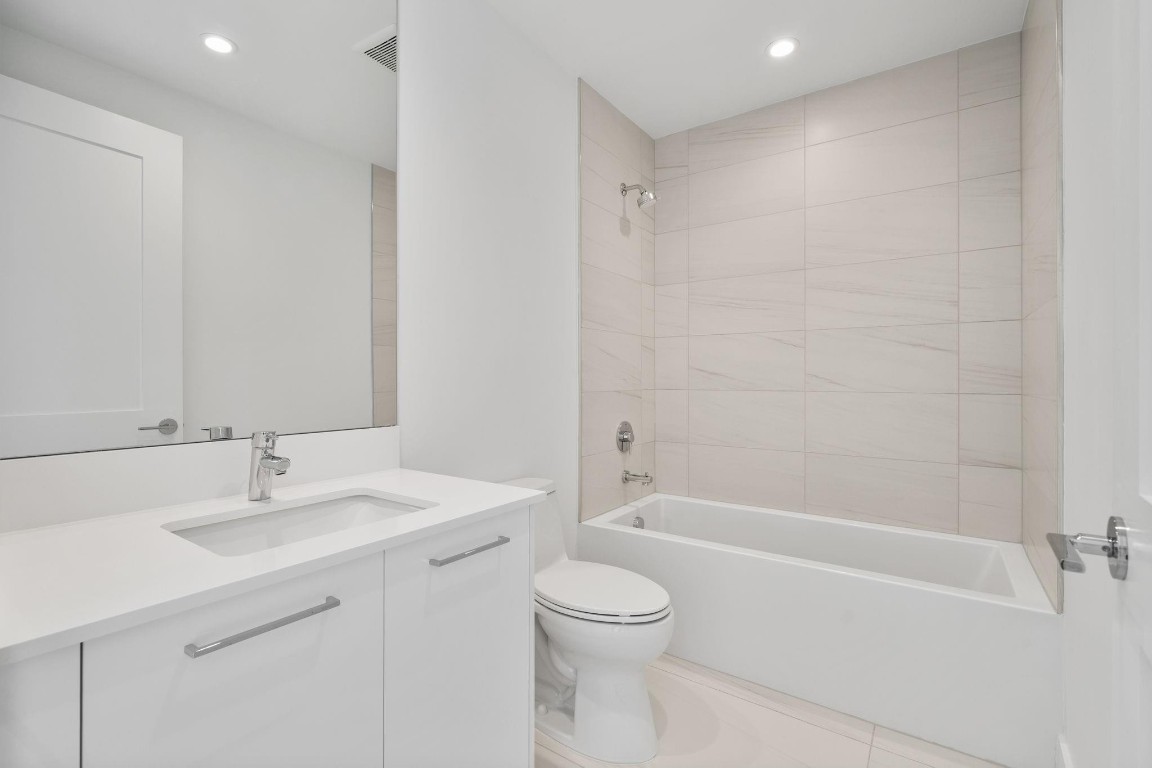 SELENE OCEANFRONT RESIDEN - Residential Lease