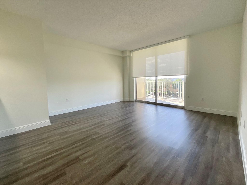 ROYAL PALMS - Residential Lease